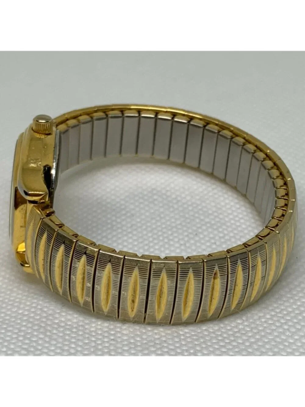 Carriage indiglo gold tone women’s watch 25mm quartz analog size 6” running